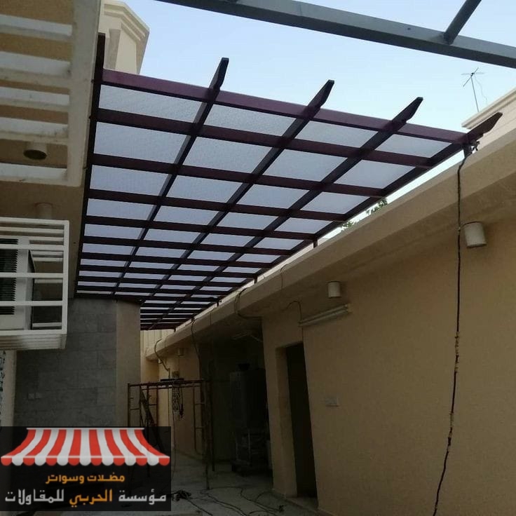 فني تركيب مظلات لكسان