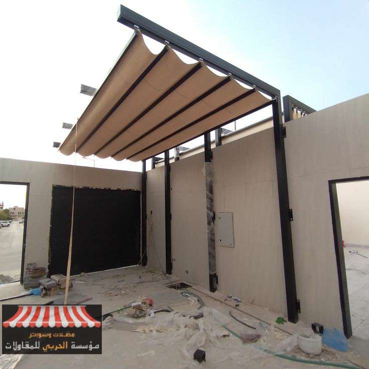 ما هي أنواع المظلات المتحركة التي تقدمها شركة الحربي؟