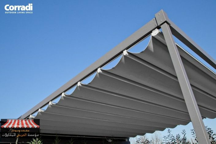 مظلات متحركة يدويا